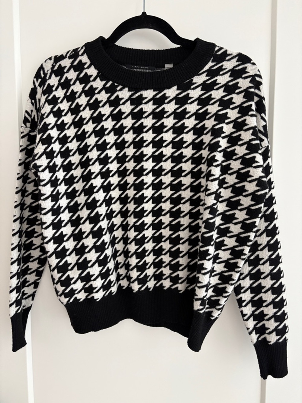 T Tahari Black & White Houndstooth Crewneck Sweater XS